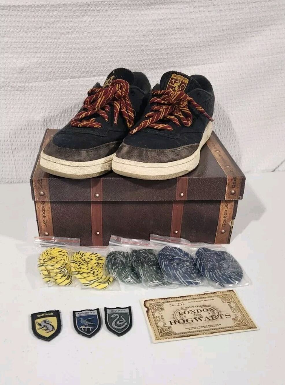 100073152 Harry Potter Hogwarts Reebok Club C 85 Night Black Terra Brown 9.5